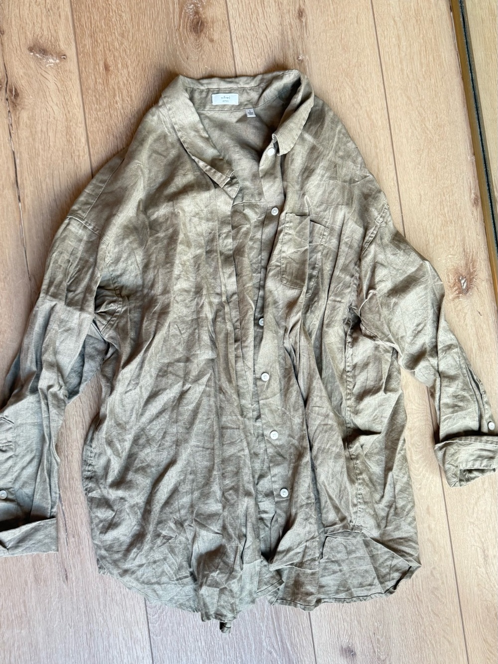Aritzia button up size Small